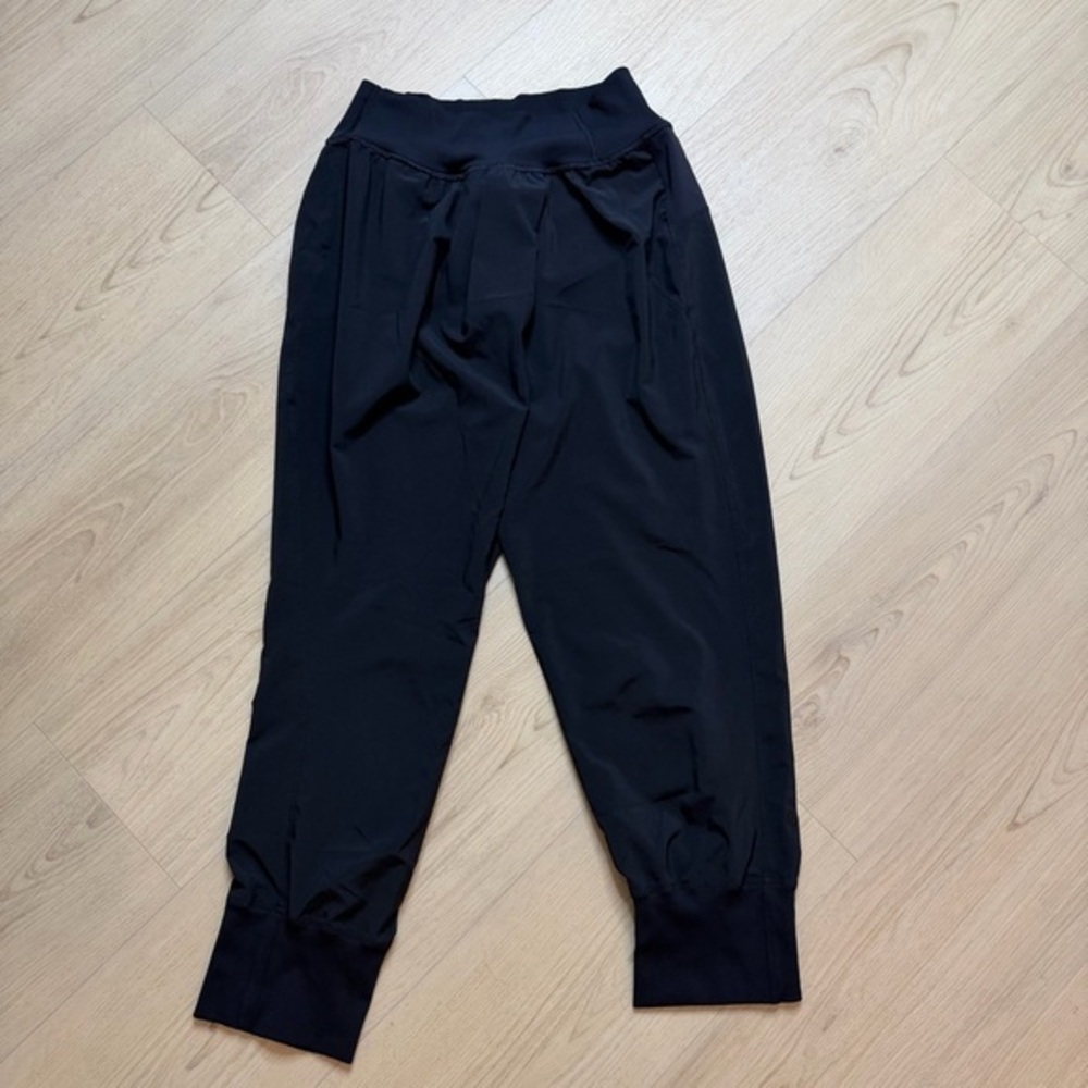 Lululemon black jogger pants